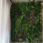 Вертикаль стены зеленой травы стиля джунглей искусственная для дома