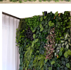 Вертикаль стены зеленой травы стиля джунглей искусственная для дома